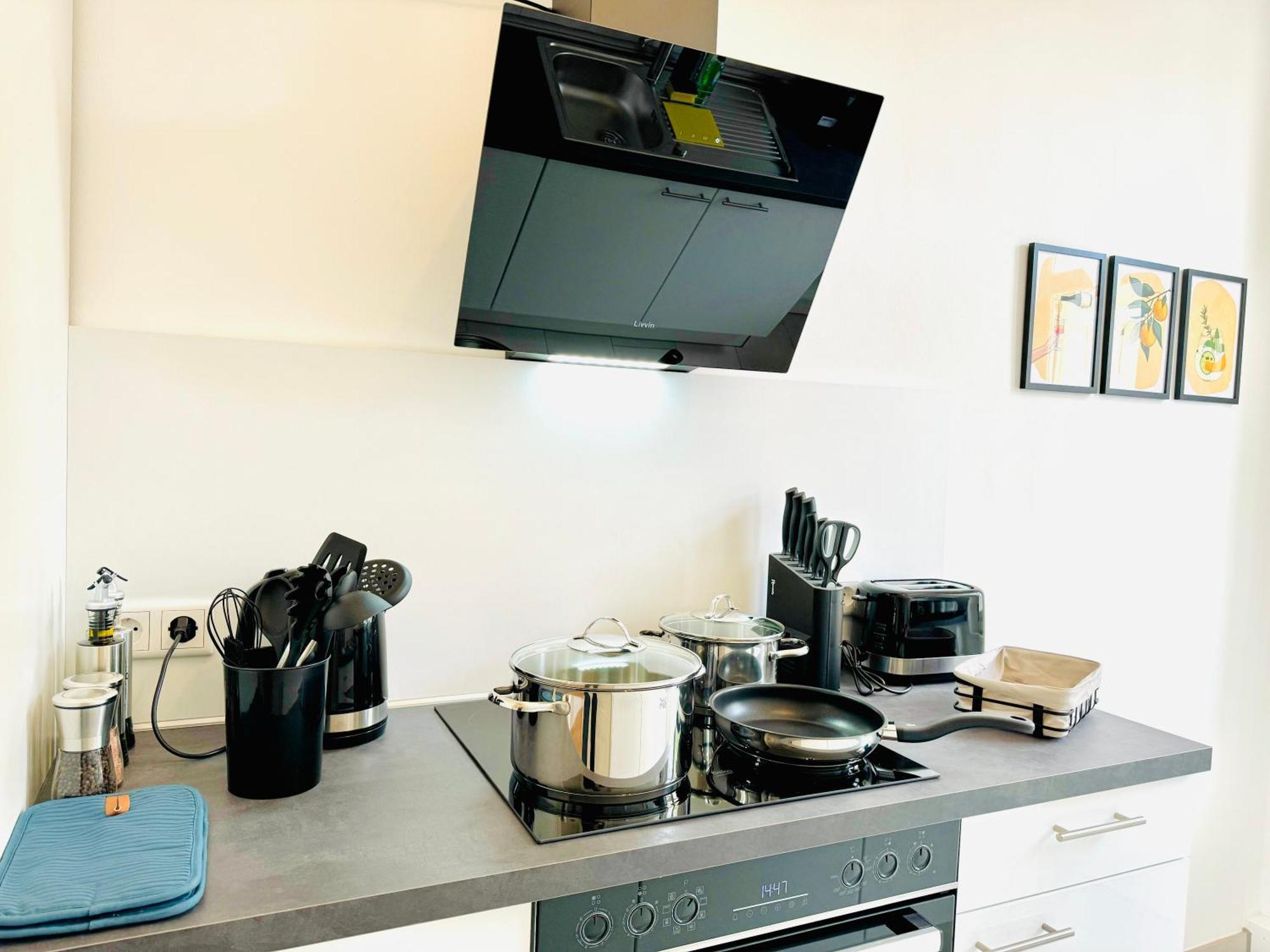 E&K Living - Design Apartments - Netflix - Audi - In Village - Free Parking อินโกลชตัดต์ ภายนอก รูปภาพ