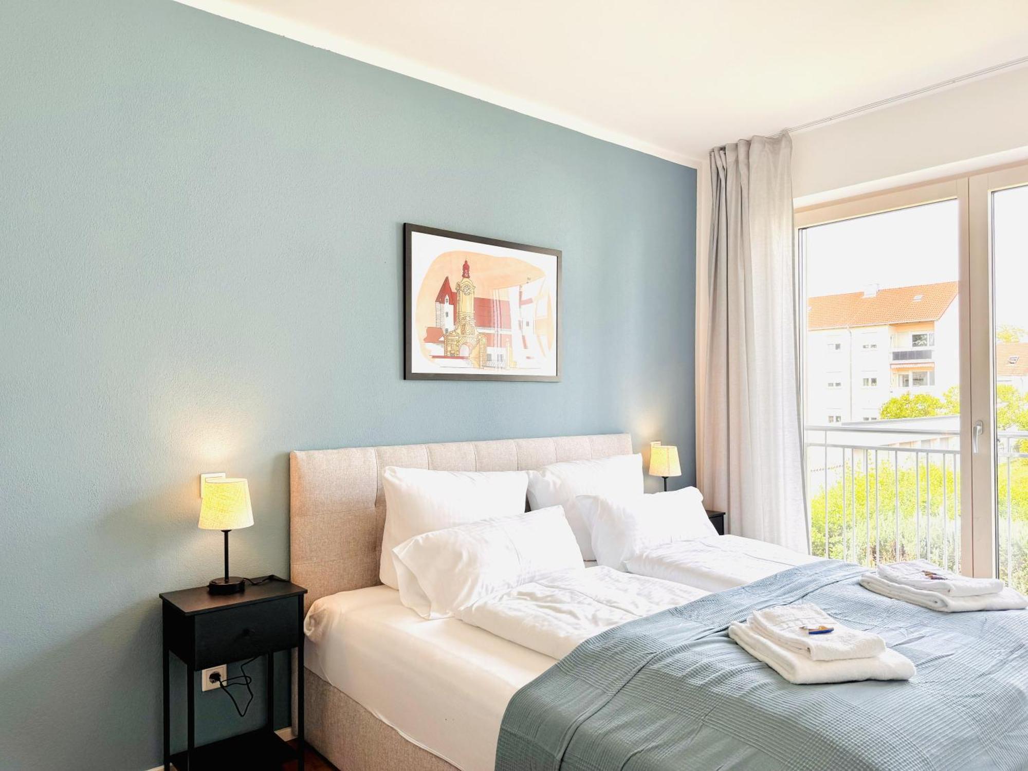 E&K Living - Design Apartments - Netflix - Audi - In Village - Free Parking อินโกลชตัดต์ ภายนอก รูปภาพ